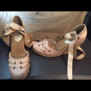 Wedge wrap around lady shoe (new)